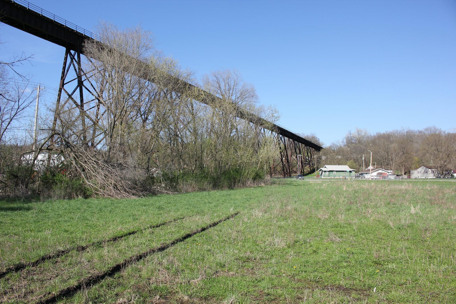 East approach from east truss span